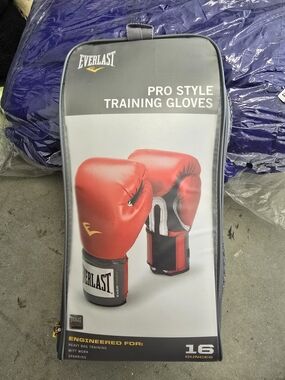 Everlast Red Pro Style Training Gloves - Packaged